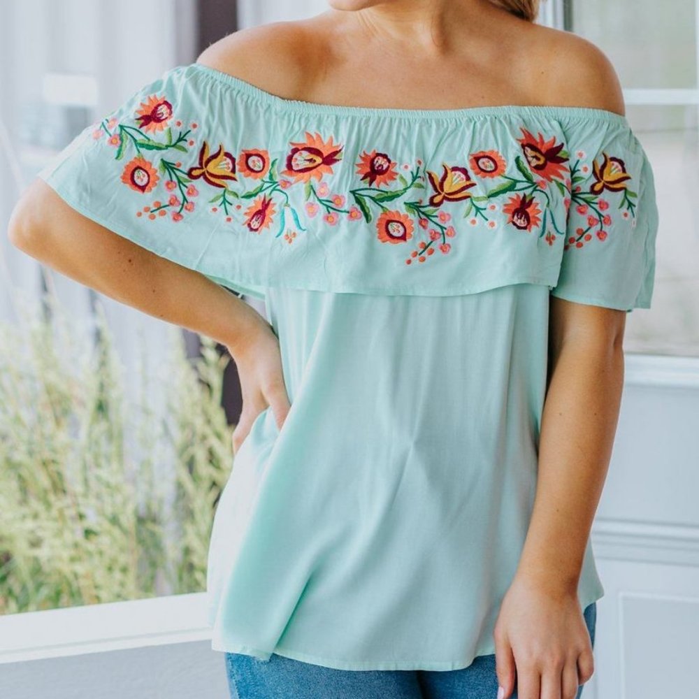 Embroidered off-Shoulder Top In Peppermint